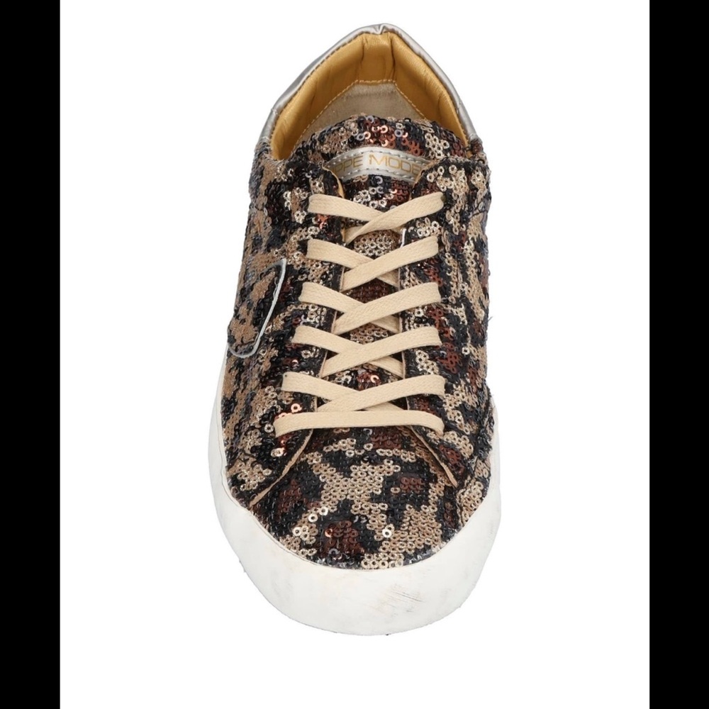 PHILIPPE MODEL
Size 7 US
Like New - worn few times
Retail $460